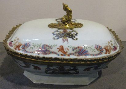 CHINE
Compagnie des Indes Terrine en porcelaine...