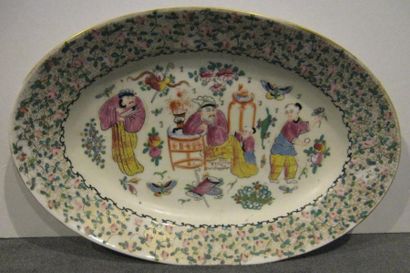 Dans le goût de la Chine
Plat ovale en porcelaine...