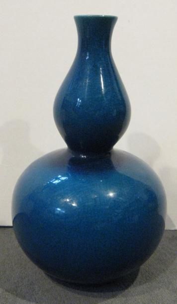 Pol CHAMBOST
Vase double gourde en céramique...