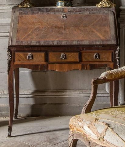 Bureau de pente en placage d'olivier, filets...