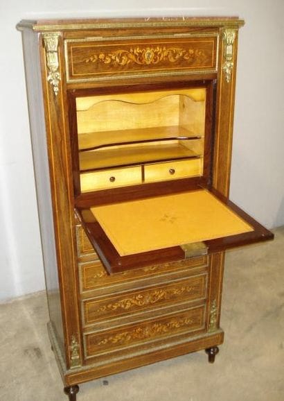Petit secrétaire en marqueterie de buis et...