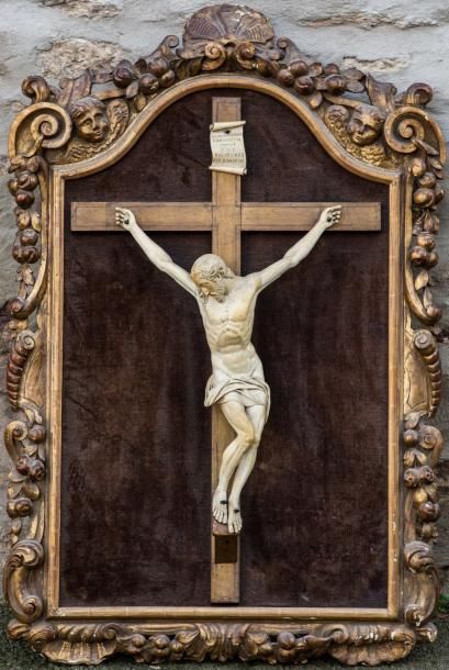Très important Christ en ivoire sculpté,...