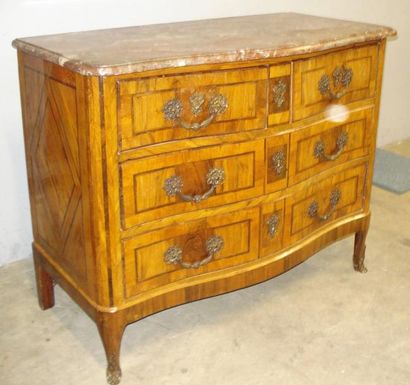 Commode en placage de palissandre à filets...