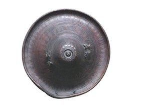 BOUCLIER ROND. Peau d'hippopotame ou de rhinocéros....