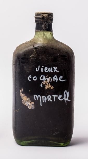 1 Cognac Martell très poussiéreuse sans ét....