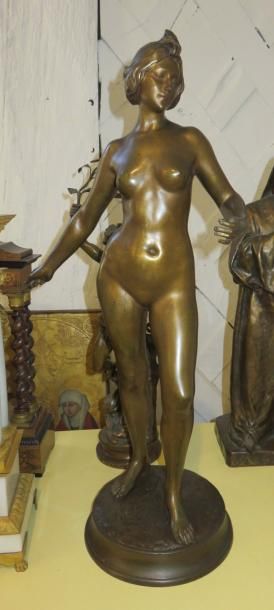 L. MADRASSI
Femme nue debout Bronze à patine...