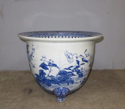 CHINE
Grand cache-pot en porcelaine à décor...