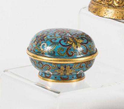CHINE
Boite de forme lenticulaire en bronze...