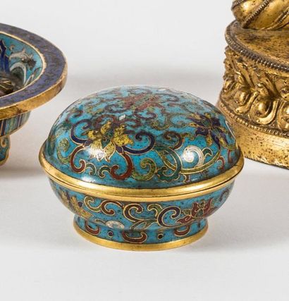 CHINE
Boite de forme lenticulaire en bronze...