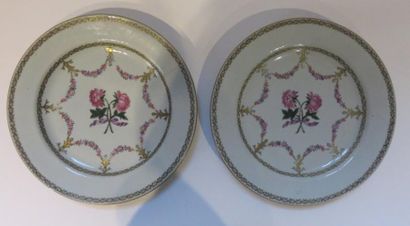 CHINE
Paire d'assiettes en porcelaine à décor...