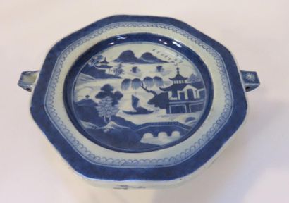 CHINE
Assiette à bouillie en porcelaine à...