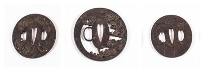 JAPON
Ensemble de trois tsuba en fer, dont...