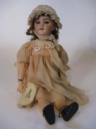 Très belle poupée DEP. Tête porcelaine (gros...