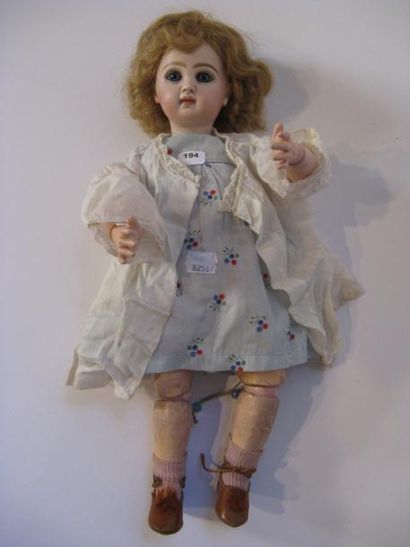Poupée Jumeau tête porcelaine. Tête tampon...
