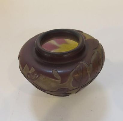 Emile GALLÉ
Petit vase pansu en verre à décor...