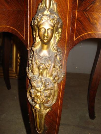 Grande table bureau en marqueterie de fleurs,...