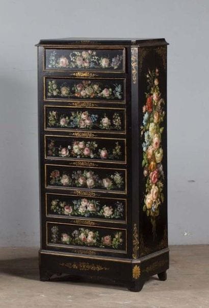 Secrétaire en bois laqué et doré sur fond...
