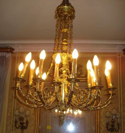 Important lustre en bronze ciselé et doré...