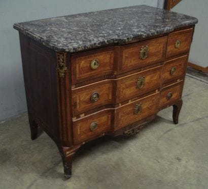 Commode en marqueterie de bois de rose en...
