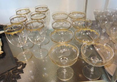 Suite de six verres à eau et huit coupes...