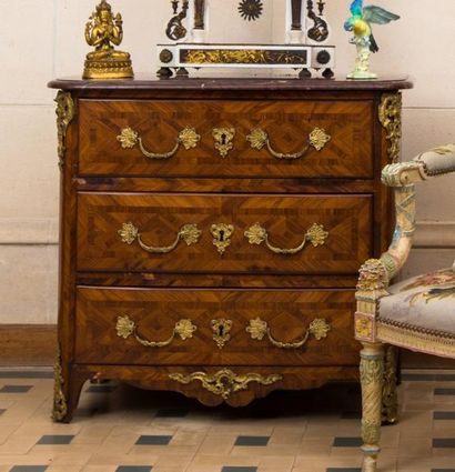 Rare commode à marqueterie géométrique de...