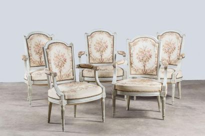 Belle suite de cinq fauteuils en bois laqué...