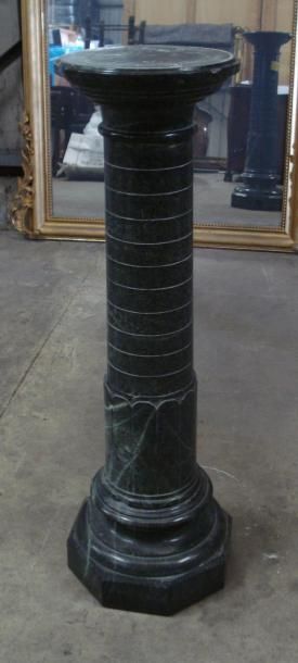 Colonne en marbre vert de mer, chapiteau...