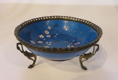 MAASTRICHT
Coupe en porcelaine à décor dans...