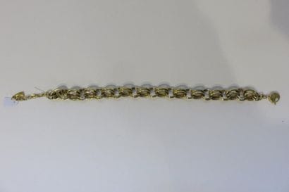 Yves Saint LAURENT
Collier en métal doré...