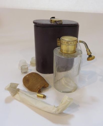 Guerlain
Vaporisateur avec accessoires. Dans...