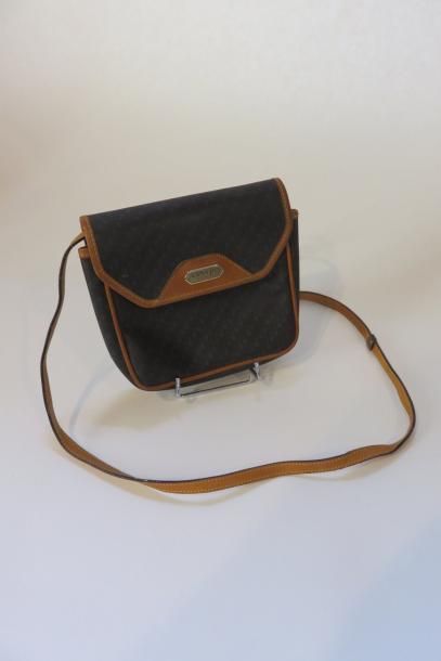 LANVIN
Sac en toile enduite à damiers chocolat...