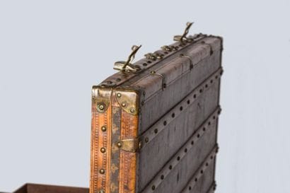 LOUIS VUITTON
Malle en toile monogramme,...
