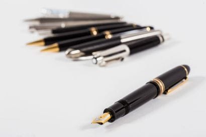 Collection de stylos comprenant un stylo...
