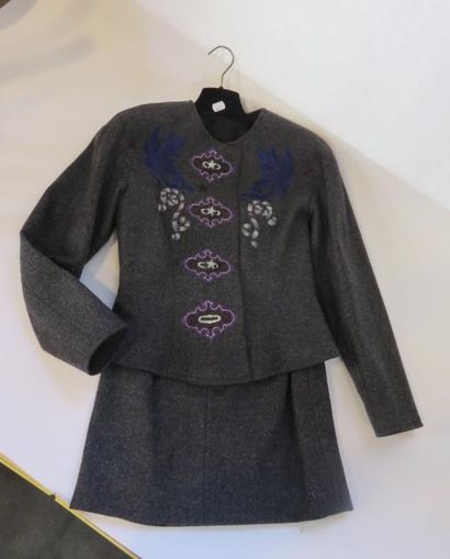 Christian LACROIX
Tailleur en laine et cachemire...