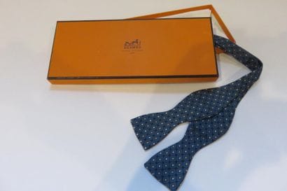 HERMES
Noeud papillon à nouer bleu gris à...