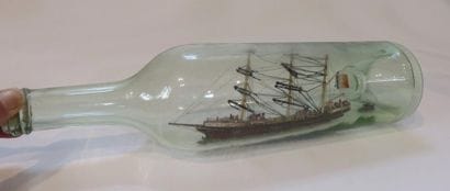 Bateau en bouteille: Trois-mâts barque en...