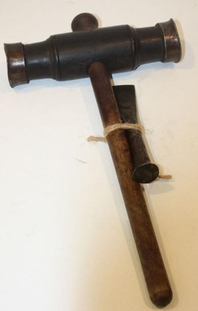 Maillet de calfat en bois accompagné d'un...