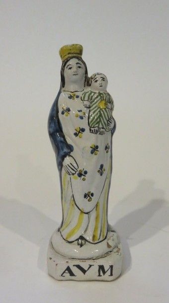Vierge à l'Enfant en faïence émaillée, la...