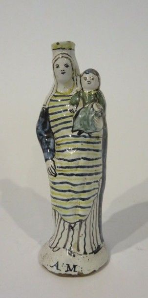 Vierge à l'Enfant en faïence émaillée polychrome,...