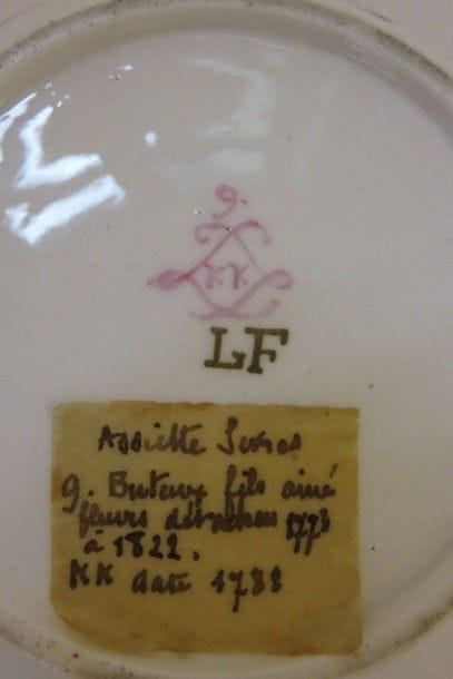 SÈVRES
Soucoupe en porcelaine polychrome...