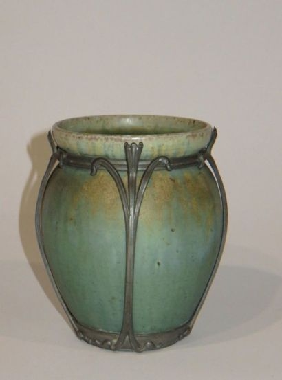 Alexandre BIGOT, 1862-1927
Vase en grès émaillé...
