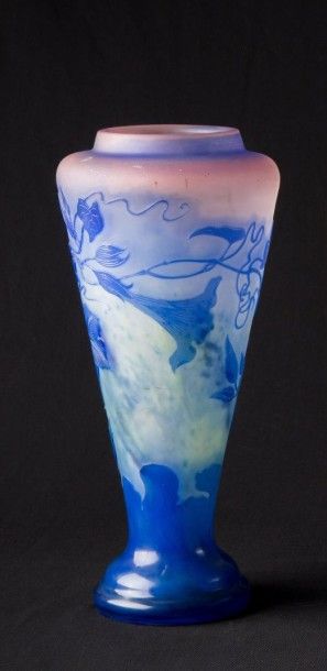 Emile GALLÉ
Vase oblong en verre multicouche...