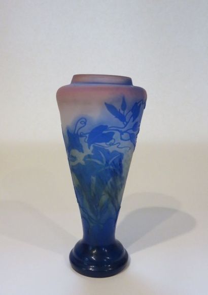 Emile GALLÉ
Vase oblong en verre multicouche...