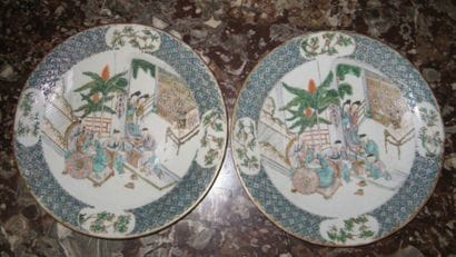 CHINE - CANTON
Paire de plats en porcelaine...