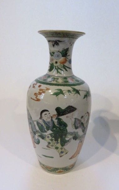 CHINE
Vase balustre en porcelaine à décor...