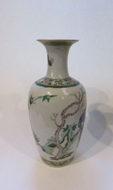 CHINE
Vase balustre en porcelaine à décor...