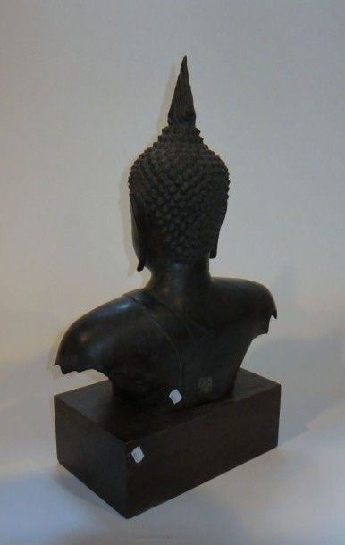 EXTRÊME-ORIENT
Bouddha en bronze sur socle...