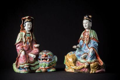 CHINE
Couple de personnages assis en porcelaine...