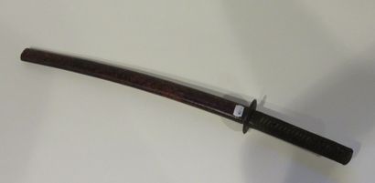 JAPON
Wakizashi dans son fourreau en bois...