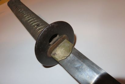 JAPON
Wakizashi dans son fourreau en bois...